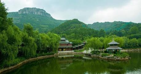 文明旅游新風尚，泉城景區展新顏——聚焦“十一”假期第五天景區管理與游客風貌